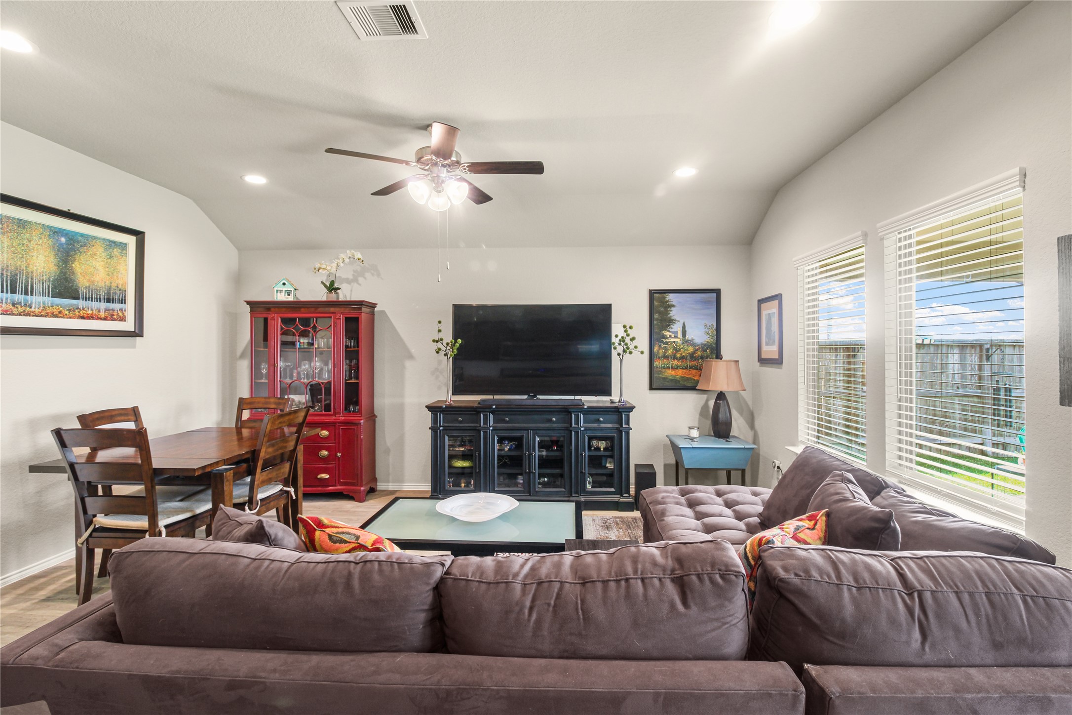 6706 Twin Oaks Lane Rosenberg, TX 77469 - Photo 7 of 32 Tons of natural light