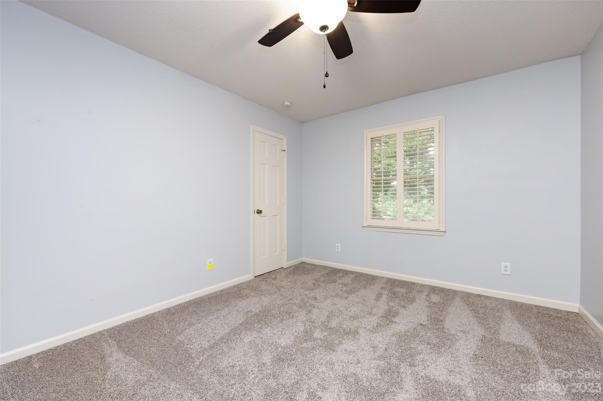 1336 Queens Road Charlotte, NC 28207 - Photo 30 of 36 an empty room with a window