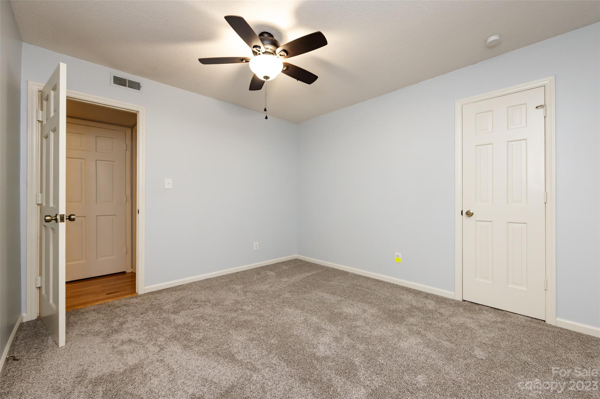1336 Queens Road Charlotte, NC 28207 - Photo 32 of 36 an empty room with a ceiling fan and a window