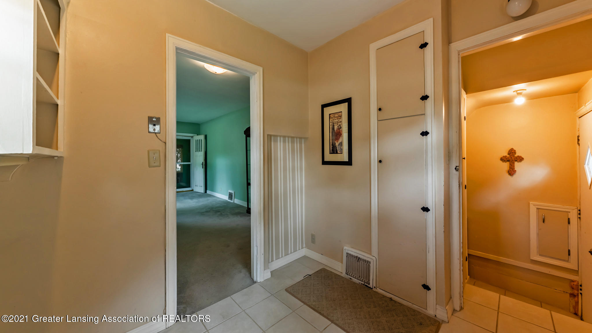 3025 Pleasant Grove Road Lansing, MI 48910 - Photo 4 of 21 Mud Room 2