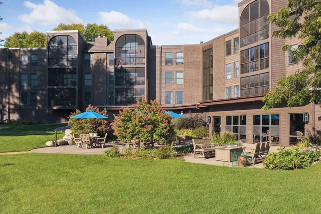 $199,900 | 8441 Irwin Road, Unit 202, Bloomington, MN 55437