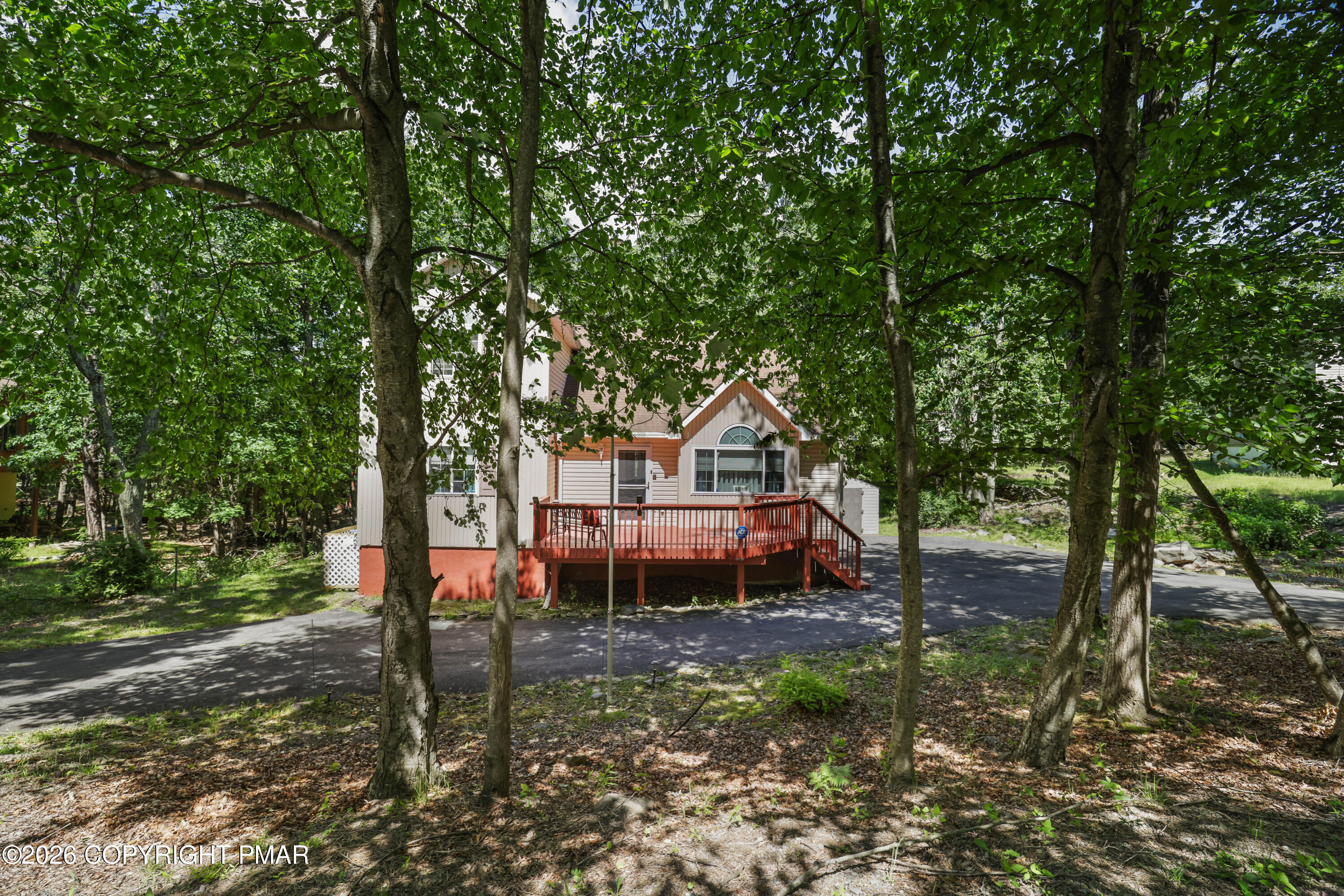 155 Wellington Way Bushkill, PA 18324 - Photo 2 of 76 2- Front of the house