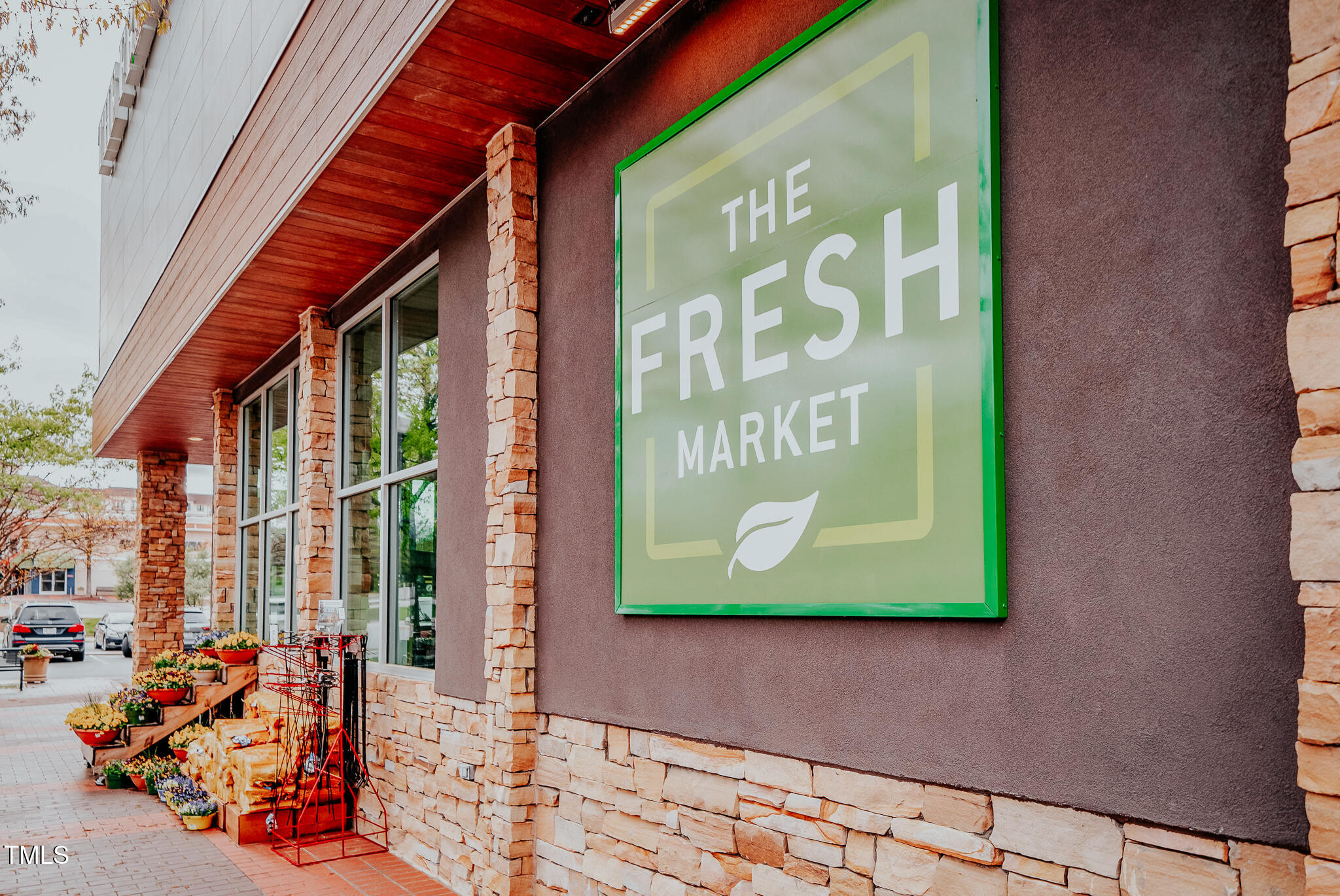 1406 Lyon Street, Unit 101 Raleigh, NC 27608 - Photo 56 of 62 a sign on the side of a building
