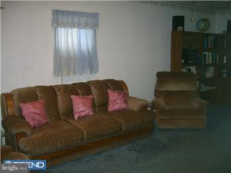 2825 Nature Road Philadelphia, PA 19154 - Photo 5 of 12 Family Room