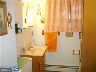 2825 Nature Road Philadelphia, PA 19154 - Photo 6 of 12 Bathroom