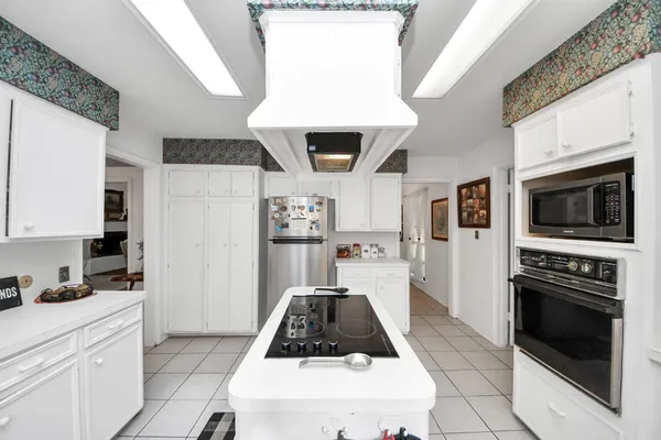 $2,175 | 17 Winged Foot Drive, Conroe, TX 77304