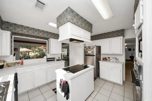 $2,175 | 17 Winged Foot Drive, Conroe, TX 77304
