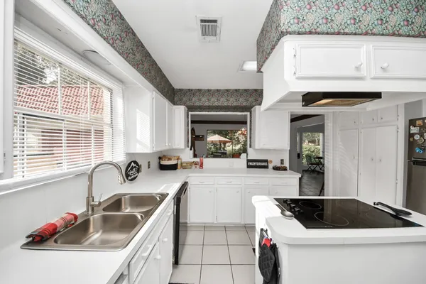 $2,175 | 17 Winged Foot Drive, Conroe, TX 77304