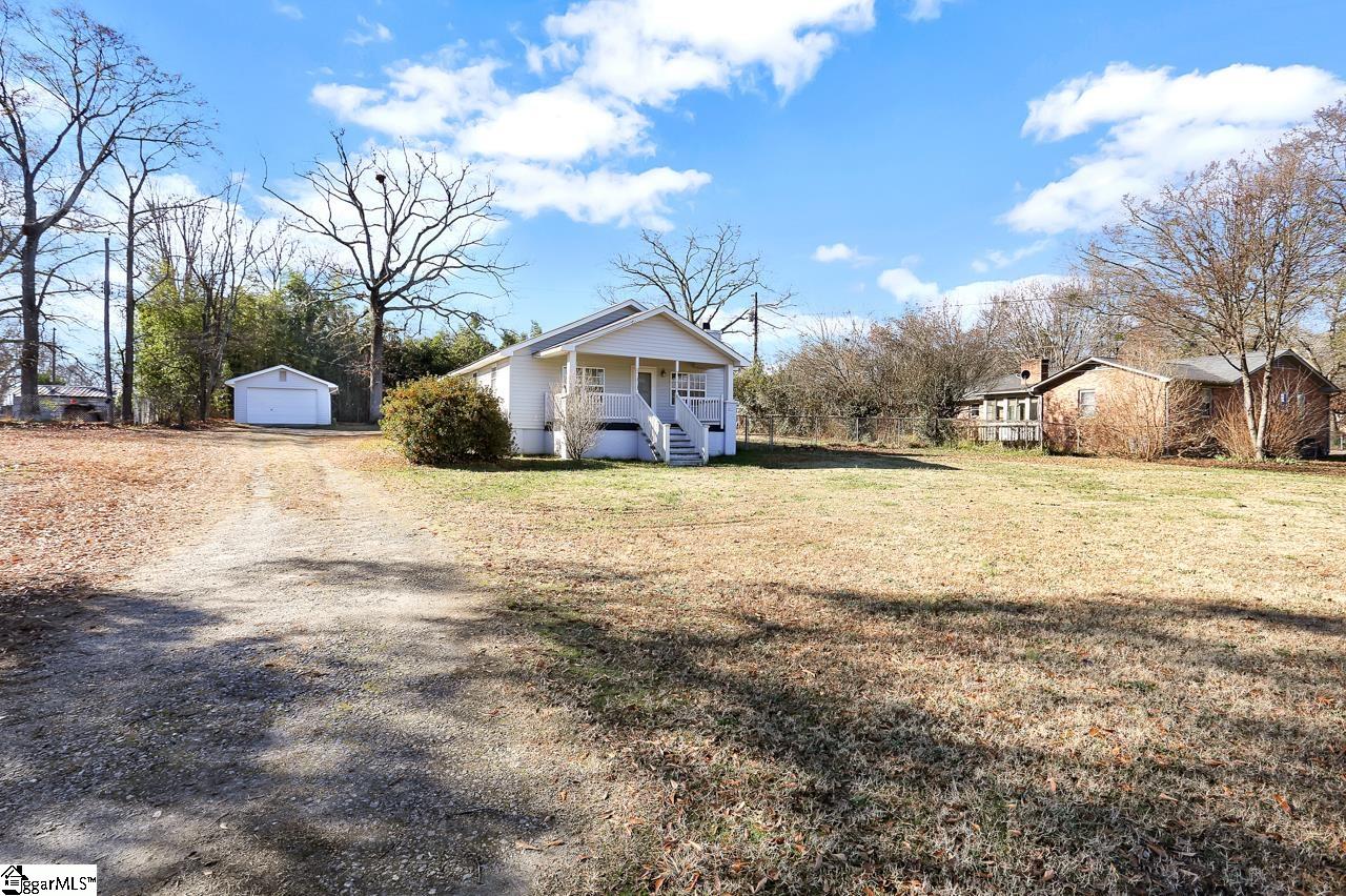 517 Holly Springs Road Lyman, SC 29365 - Photo 4 of 27