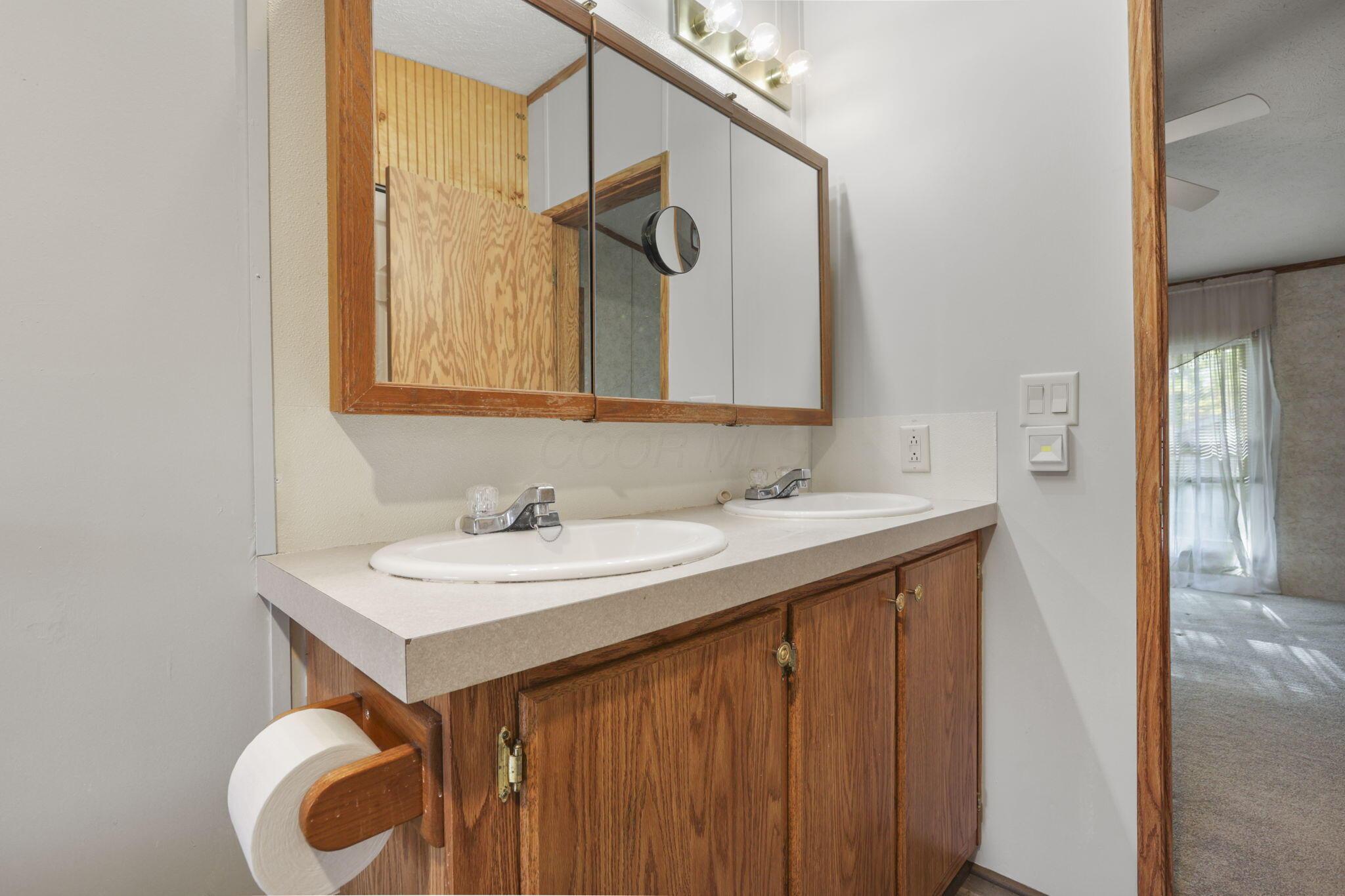 2782 James Road Granville, OH 43023 - Photo 32 of 42 Primary bath