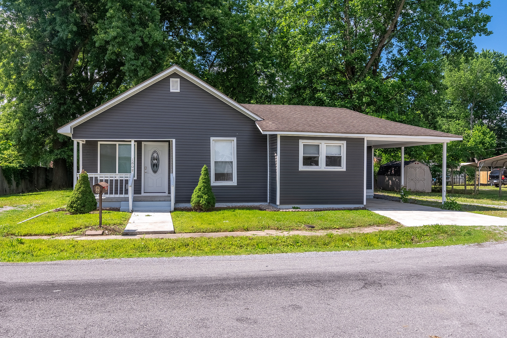 1608 West Adams Street Herrin, IL 62948 - Photo 1 of 37