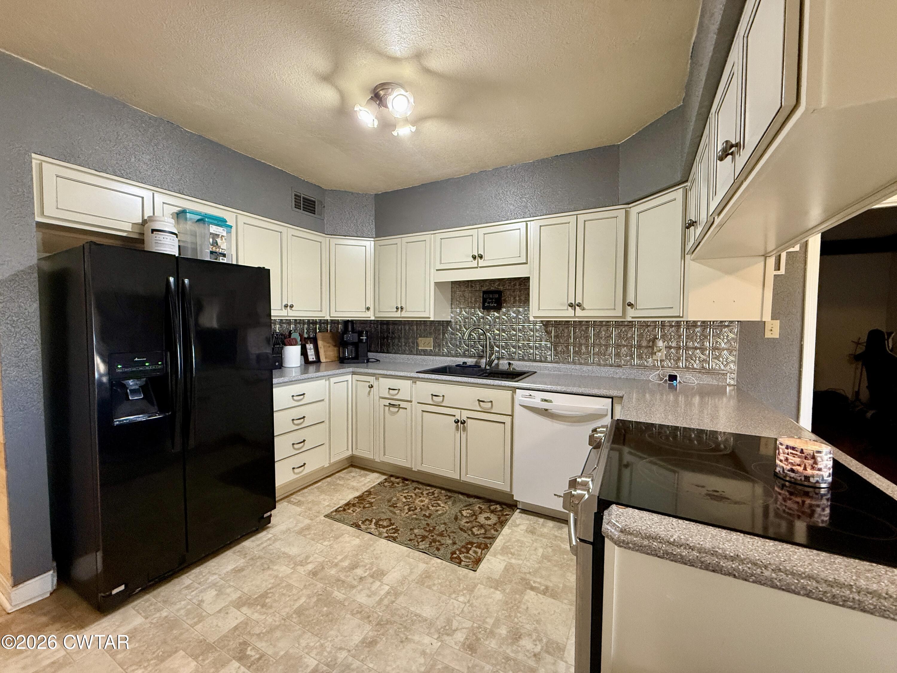 674 Templeton Loop Newbern, TN 38059 - Photo 3 of 36 IMG_5729