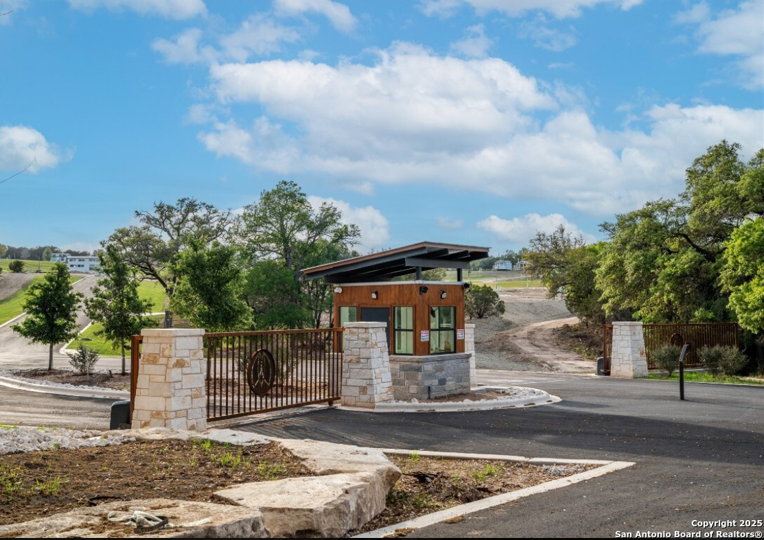 5386 Ranch Road 1376, Unit 232 Fredericksburg, TX 78624 - Photo 8 of 13 a front view of a house with garden