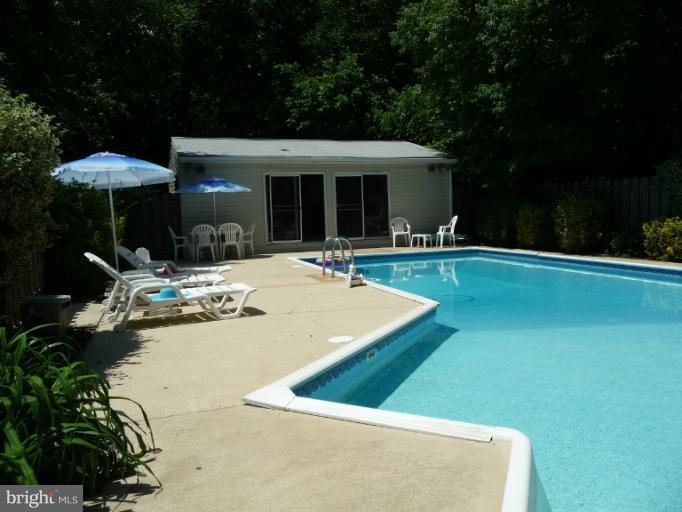 11130 Country Road Dunkirk, MD 20754 - Photo 26 of 30 Pool & Cabana