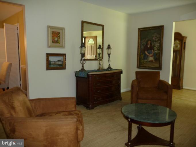 11130 Country Road Dunkirk, MD 20754 - Photo 5 of 30 Living Room