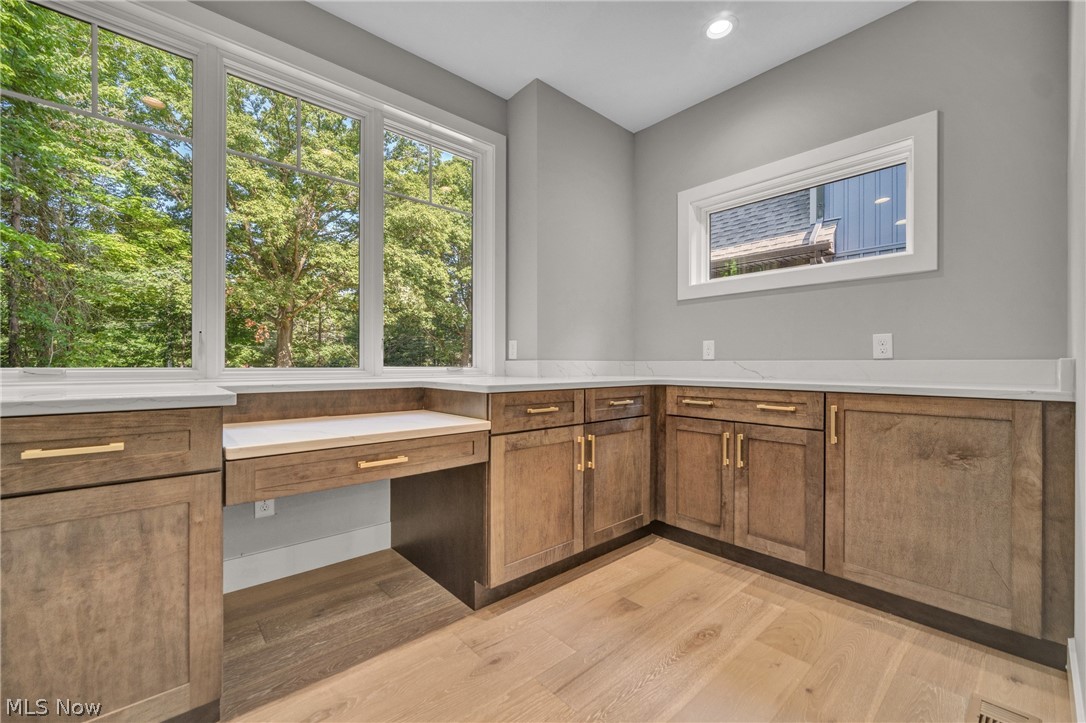4009 Brainard Road Beachwood, OH 44122 - Photo 22 of 50 Butler pantry with desk