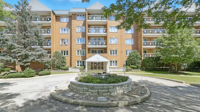 $328,000 | 6980 West Touhy Avenue, Unit 202, Niles, IL 60714