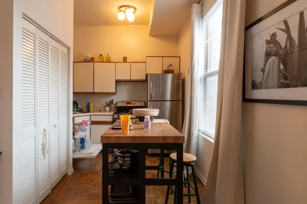 $2,300 | 3751 North Halsted Street, Unit 201, Chicago, IL 60613