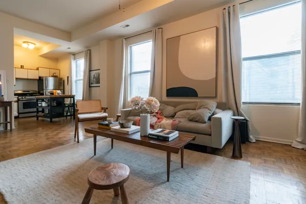$2,300 | 3751 North Halsted Street, Unit 201, Chicago, IL 60613