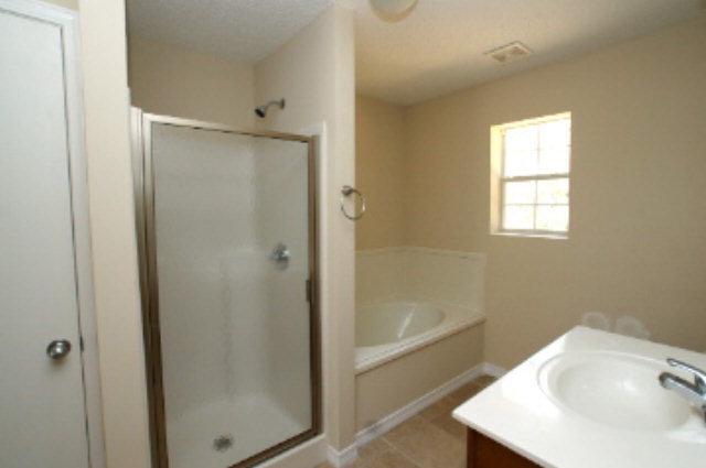 103 Chatwood Circle Daphne, AL 36526 - Photo 6 of 12 Master Bathroom