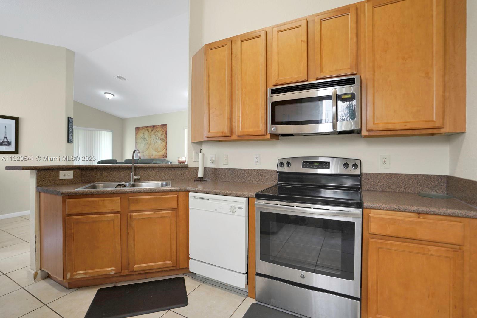 1057 Northeast 40th Road Homestead, FL 33033 - Photo 3 of 14 Gallery Image 3