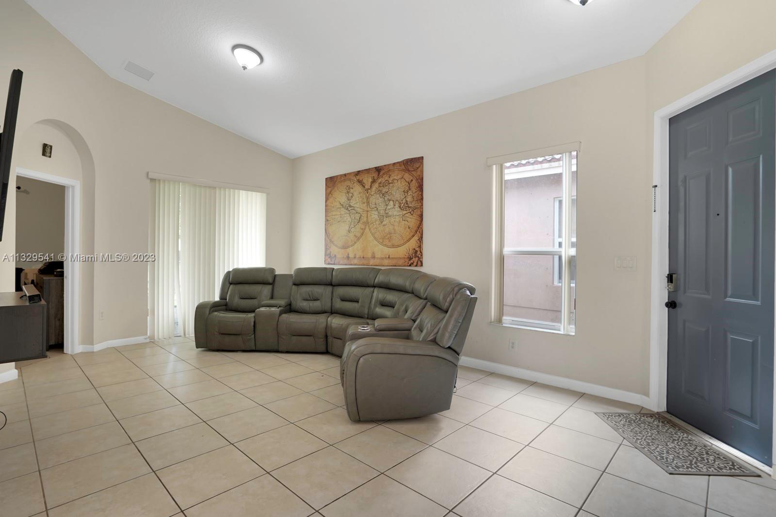 1057 Northeast 40th Road Homestead, FL 33033 - Photo 6 of 14 Gallery Image 6