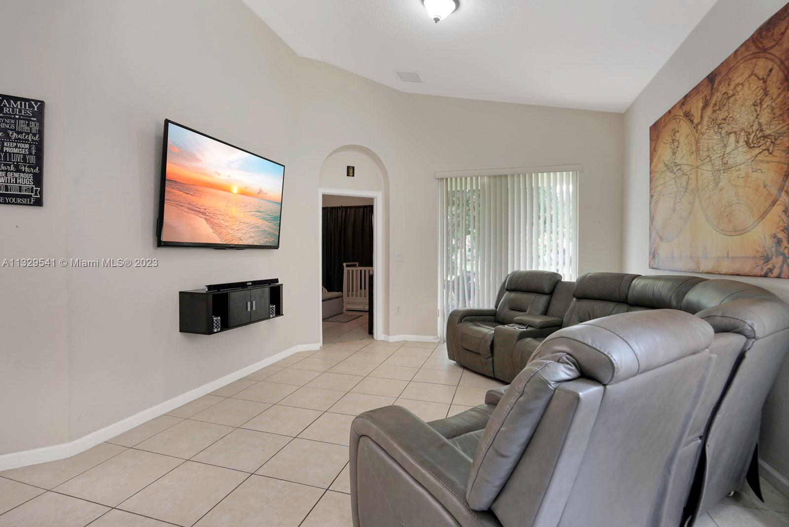 1057 Northeast 40th Road Homestead, FL 33033 - Photo 7 of 14 Gallery Image 7
