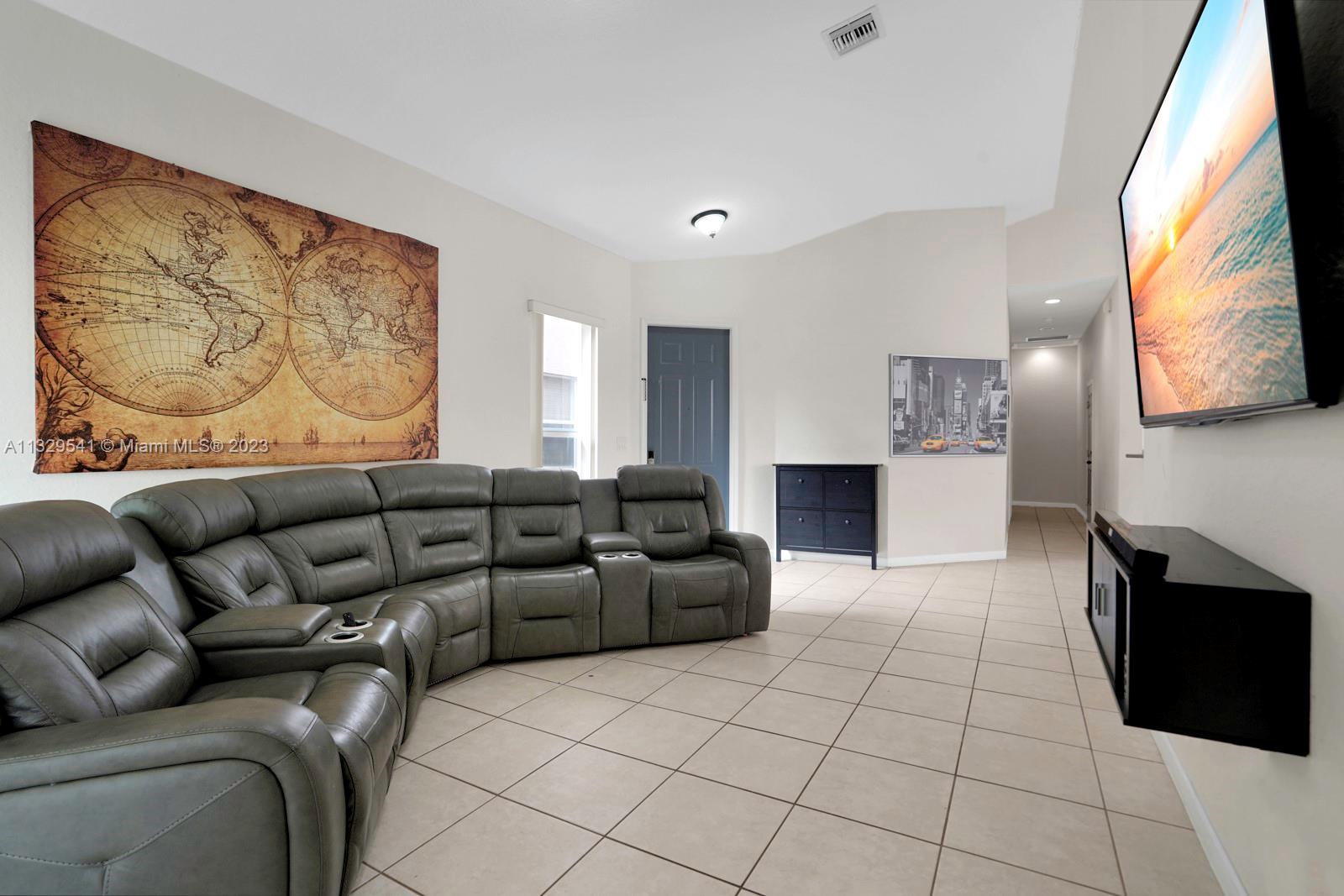 1057 Northeast 40th Road Homestead, FL 33033 - Photo 8 of 14 Gallery Image 8