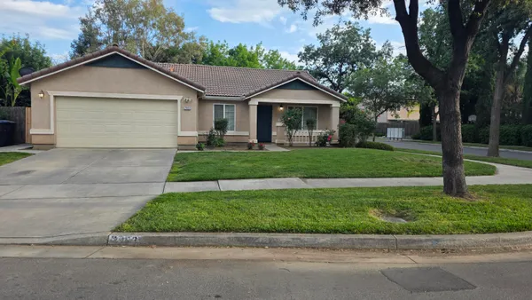 $410,000 | 2863 West Prescott Avenue, Visalia, CA 93291