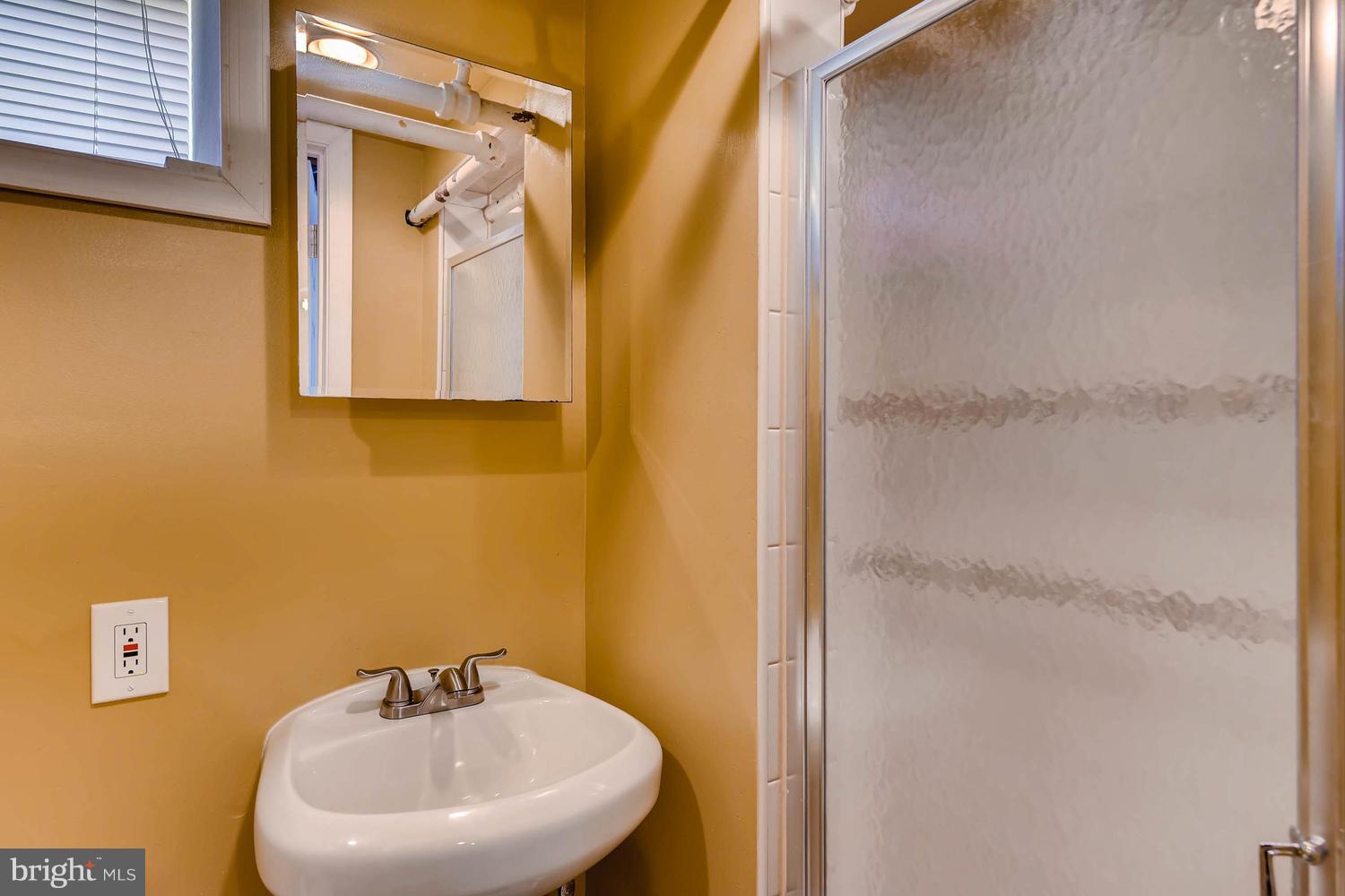 1635 Kingsway Road Baltimore, MD 21218 - Photo 16 of 27 Bath