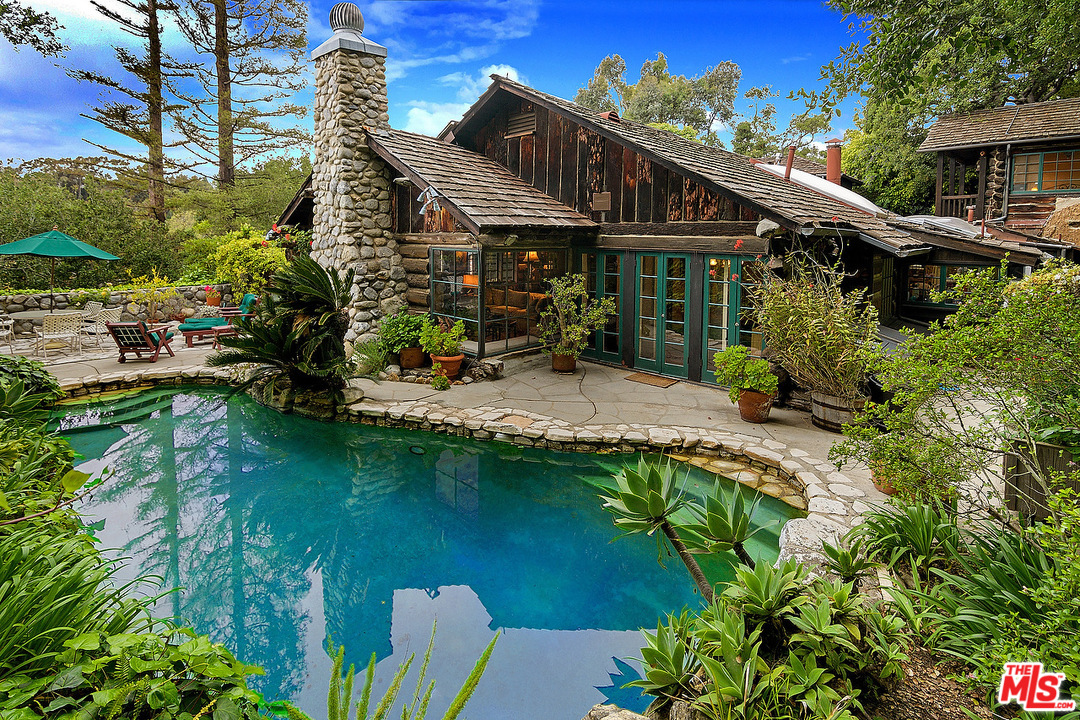 37 Haldeman Road Santa Monica, CA 90402 - Photo 1 of 23 a backyard of a house with a yard and outdoor seating