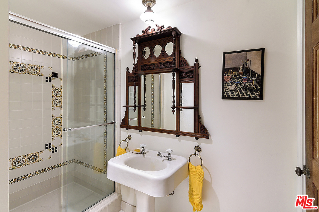 37 Haldeman Road Santa Monica, CA 90402 - Photo 11 of 23 a bathroom with a sink and a mirror