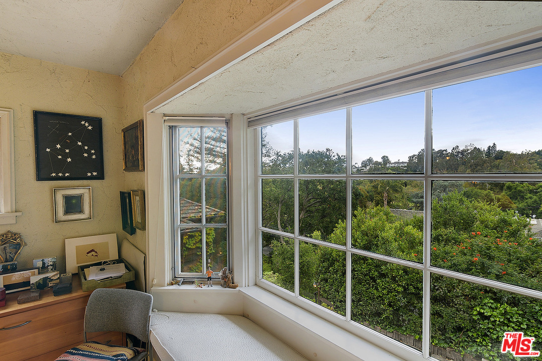 37 Haldeman Road Santa Monica, CA 90402 - Photo 12 of 23