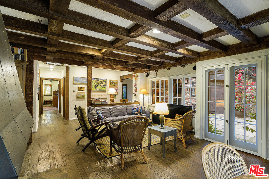 37 Haldeman Road Santa Monica, CA 90402 - Photo 14 of 23 a dining room with furniture wooden floor and a potted plant