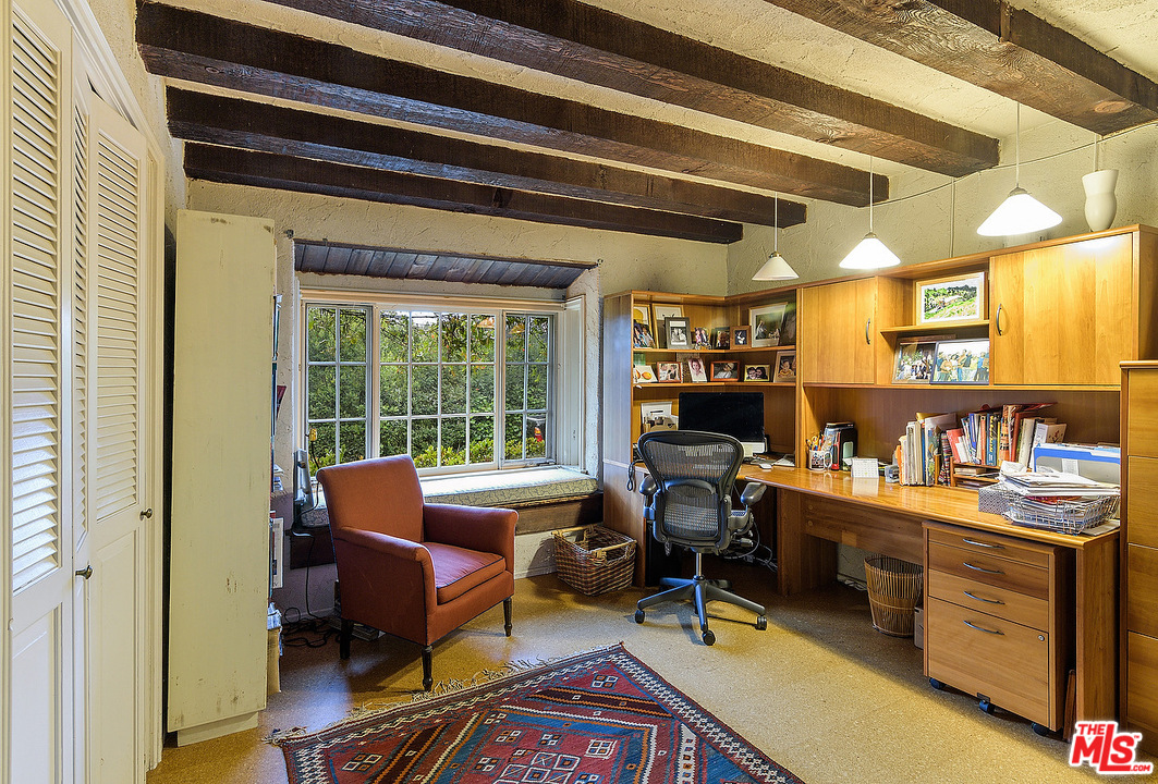 37 Haldeman Road Santa Monica, CA 90402 - Photo 10 of 23 a work room with furniture and a potted plant