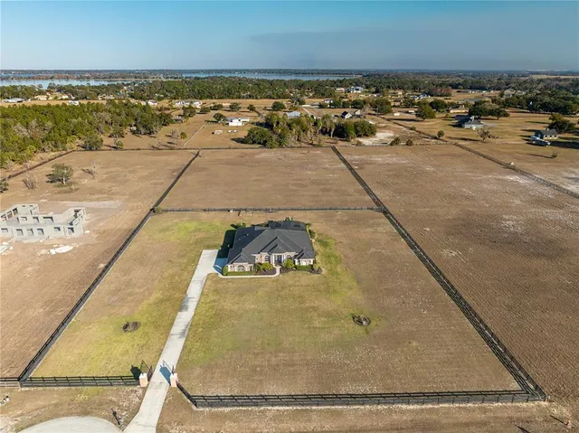 an aerial view of a yard