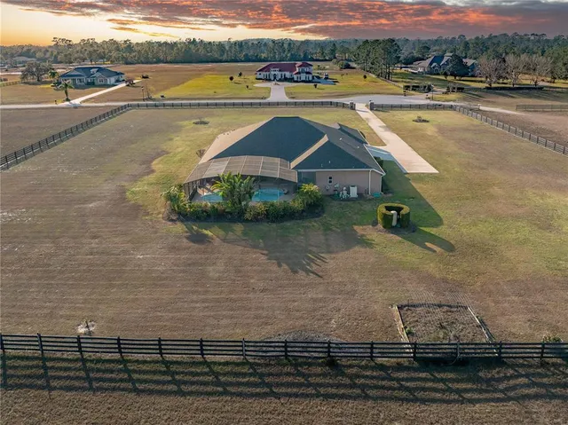 a view of a back yard of the house
