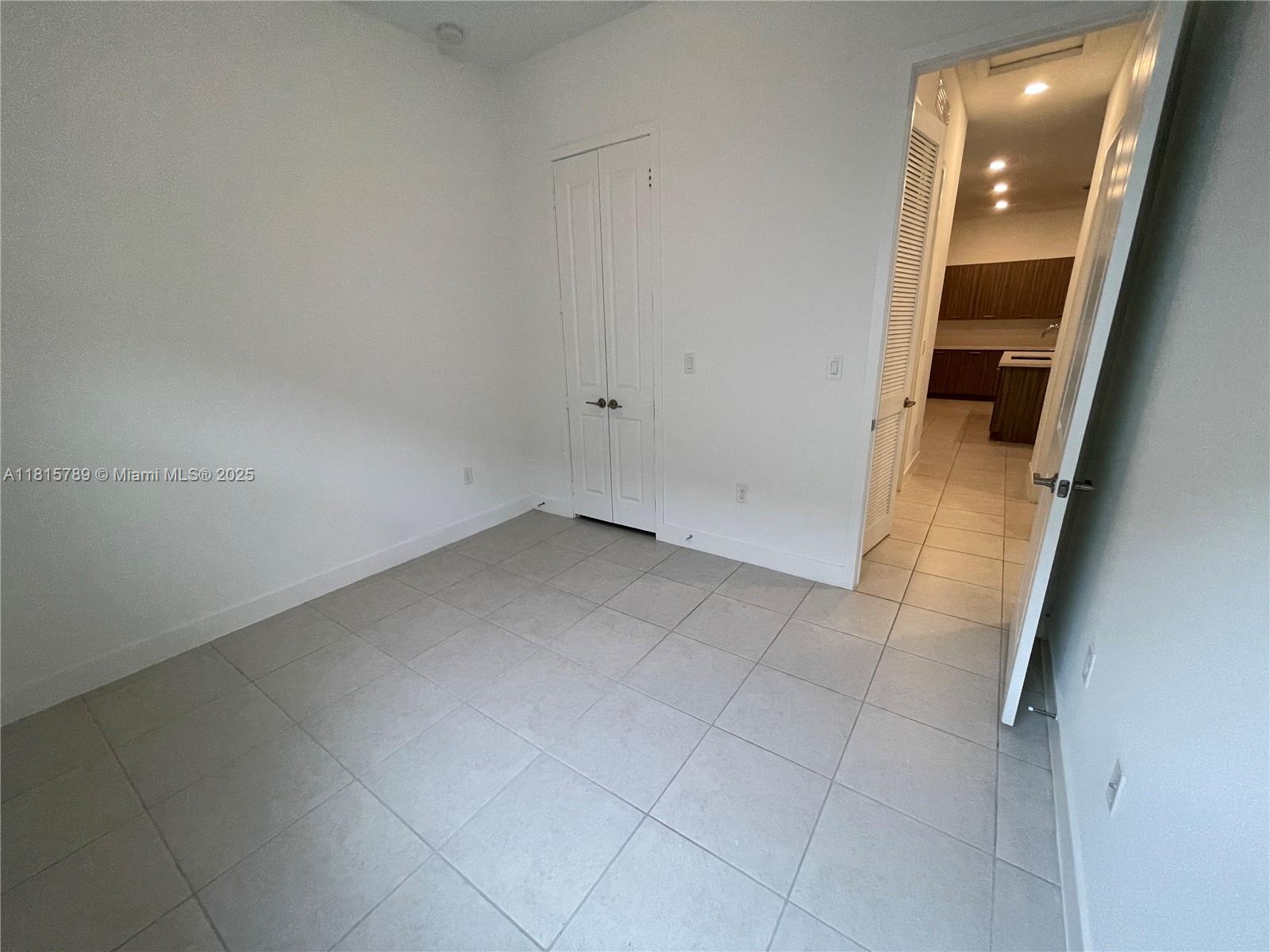4506 Southwest 174th Avenue, Unit 4506 Miramar, FL 33029 - Photo 35 of 80 an empty room with a mirror