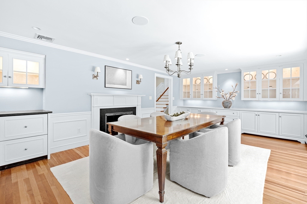 24 Radcliffe Road Wellesley, MA 02482 - Photo 4 of 32