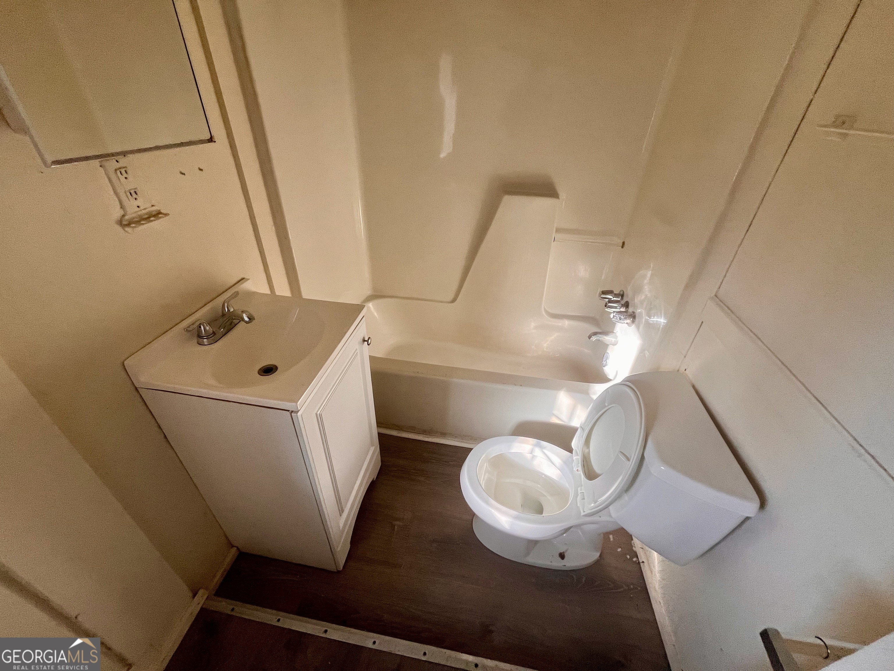 1202 Juniper Street LaGrange, GA 30240 - Photo 13 of 15 a utility room with dryer and washer
