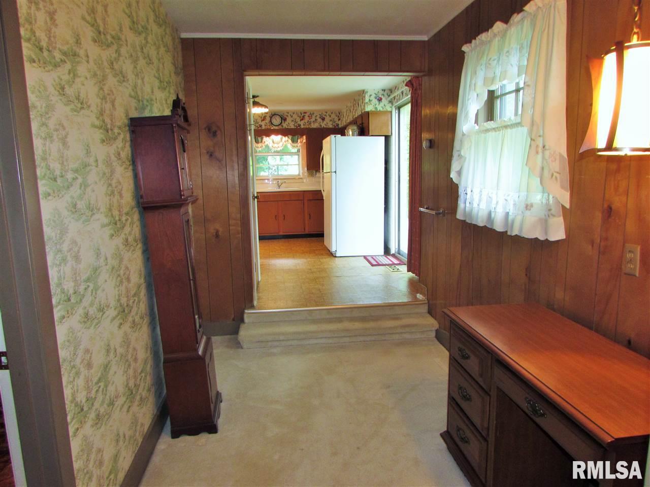 5819 West Sutliff Road Peoria, IL 61607 - Photo 5 of 23