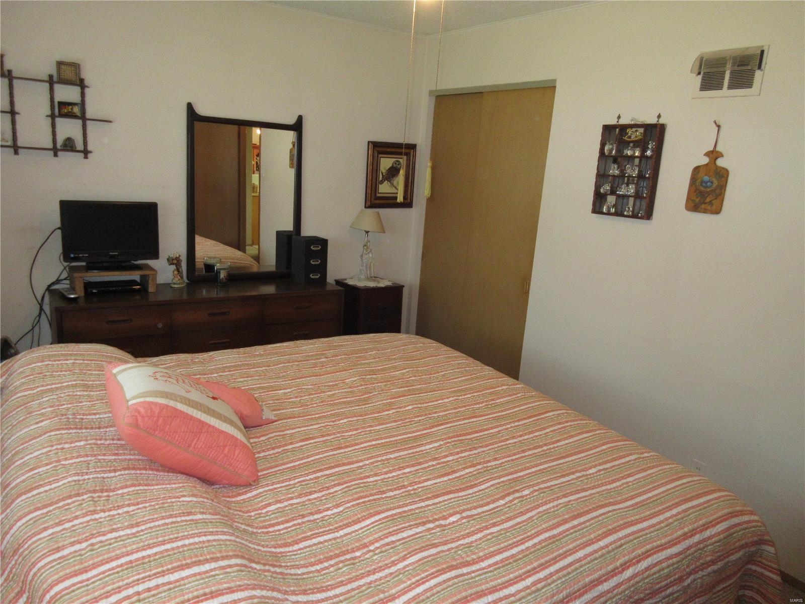 871 Rinzetta Drive St. Louis, MO 63129 - Photo 14 of 22 Gallery Image 14