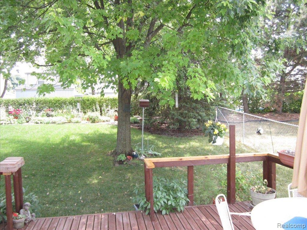 41827 Cherry Hill Road Novi, MI 48375 - Photo 15 of 15 Deck steps down to Shady Yard