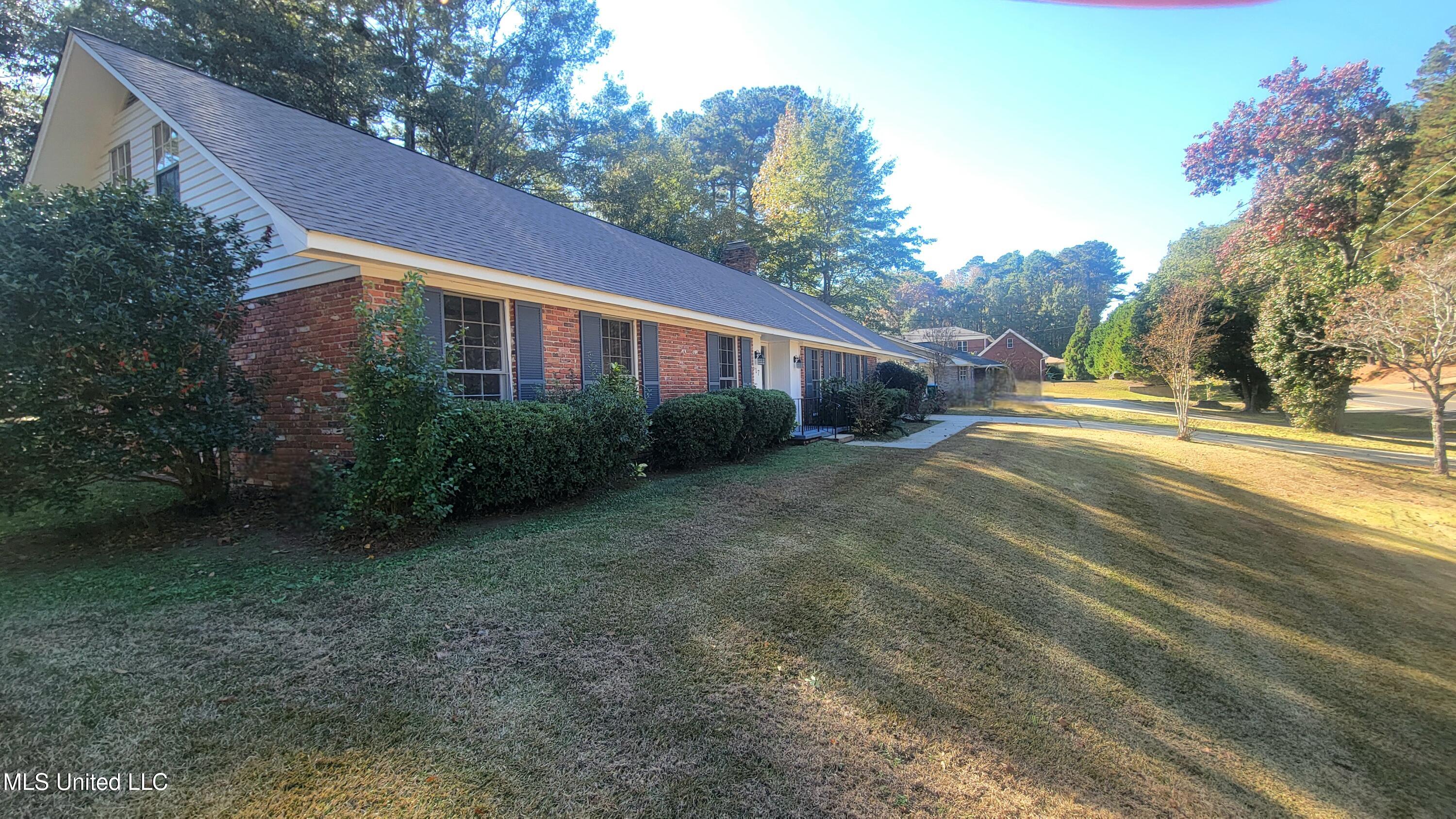 517 North Hills Street Meridian, MS 39305 - Photo 14 of 40 20251115_124415