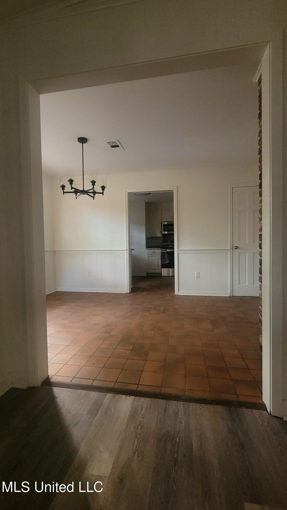 517 North Hills Street Meridian, MS 39305 - Photo 23 of 40 20251116_144706