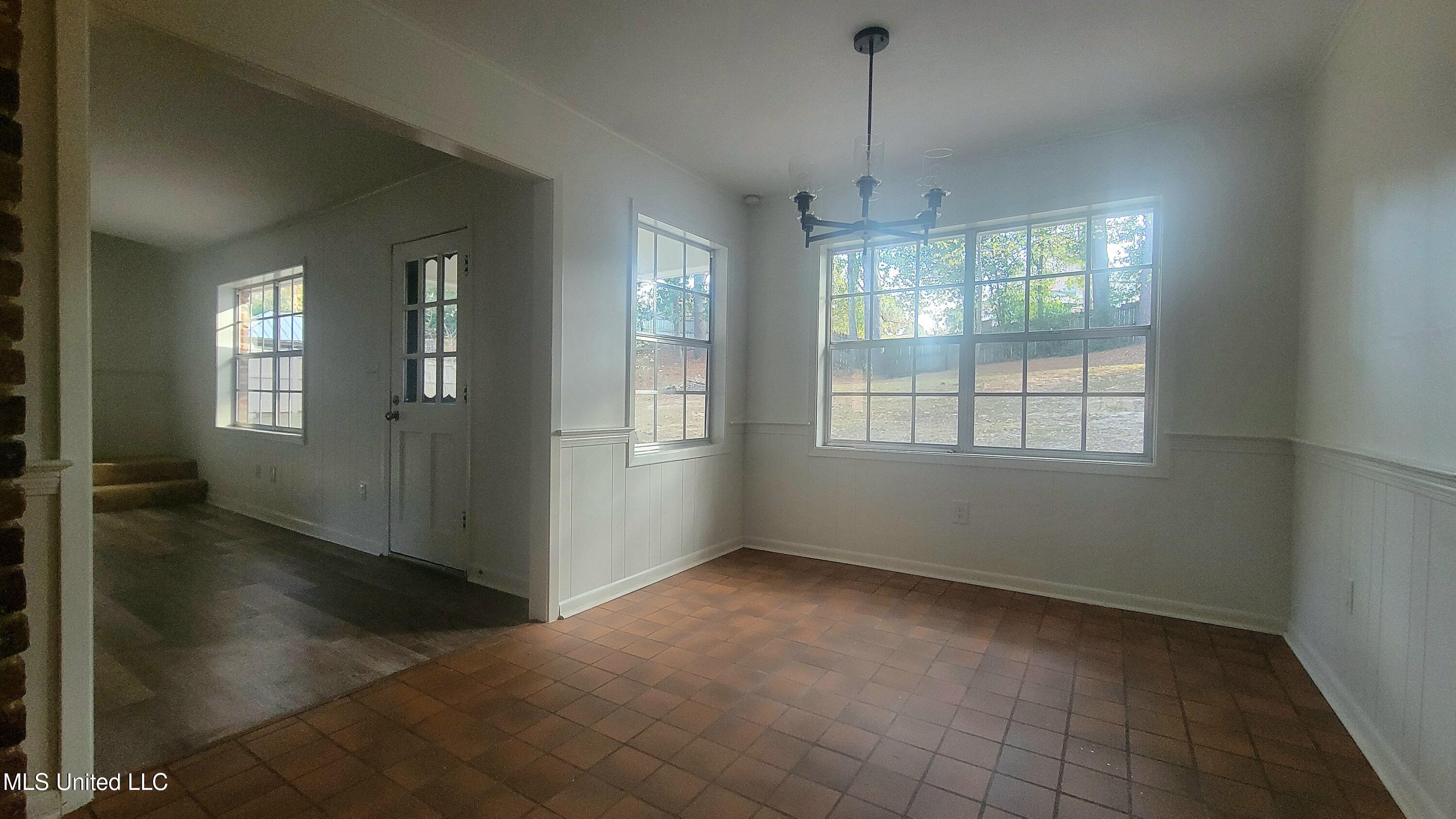 517 North Hills Street Meridian, MS 39305 - Photo 24 of 40 20251116_144736