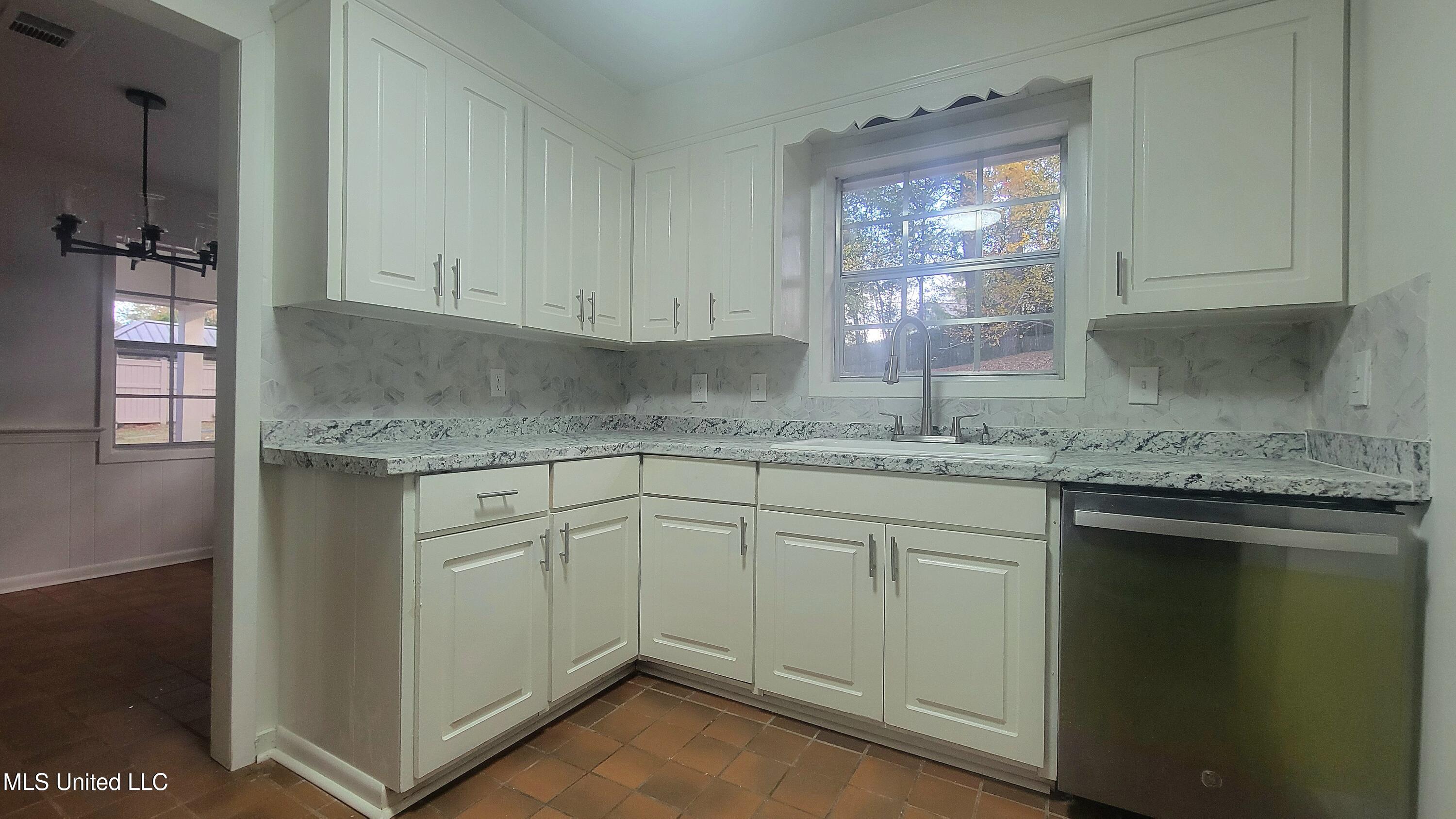 517 North Hills Street Meridian, MS 39305 - Photo 25 of 40 20251116_145023