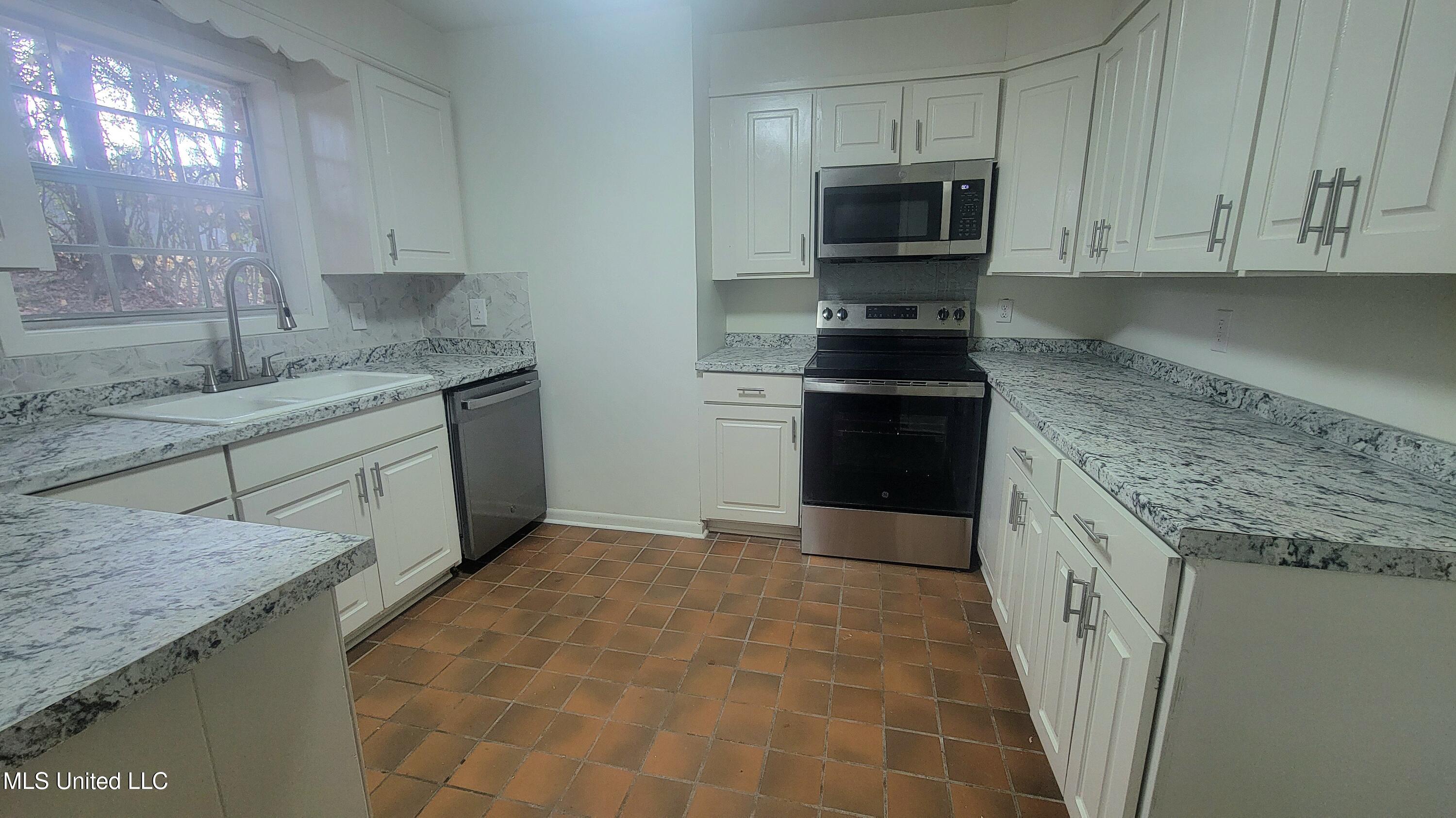 517 North Hills Street Meridian, MS 39305 - Photo 27 of 40 20251116_151129