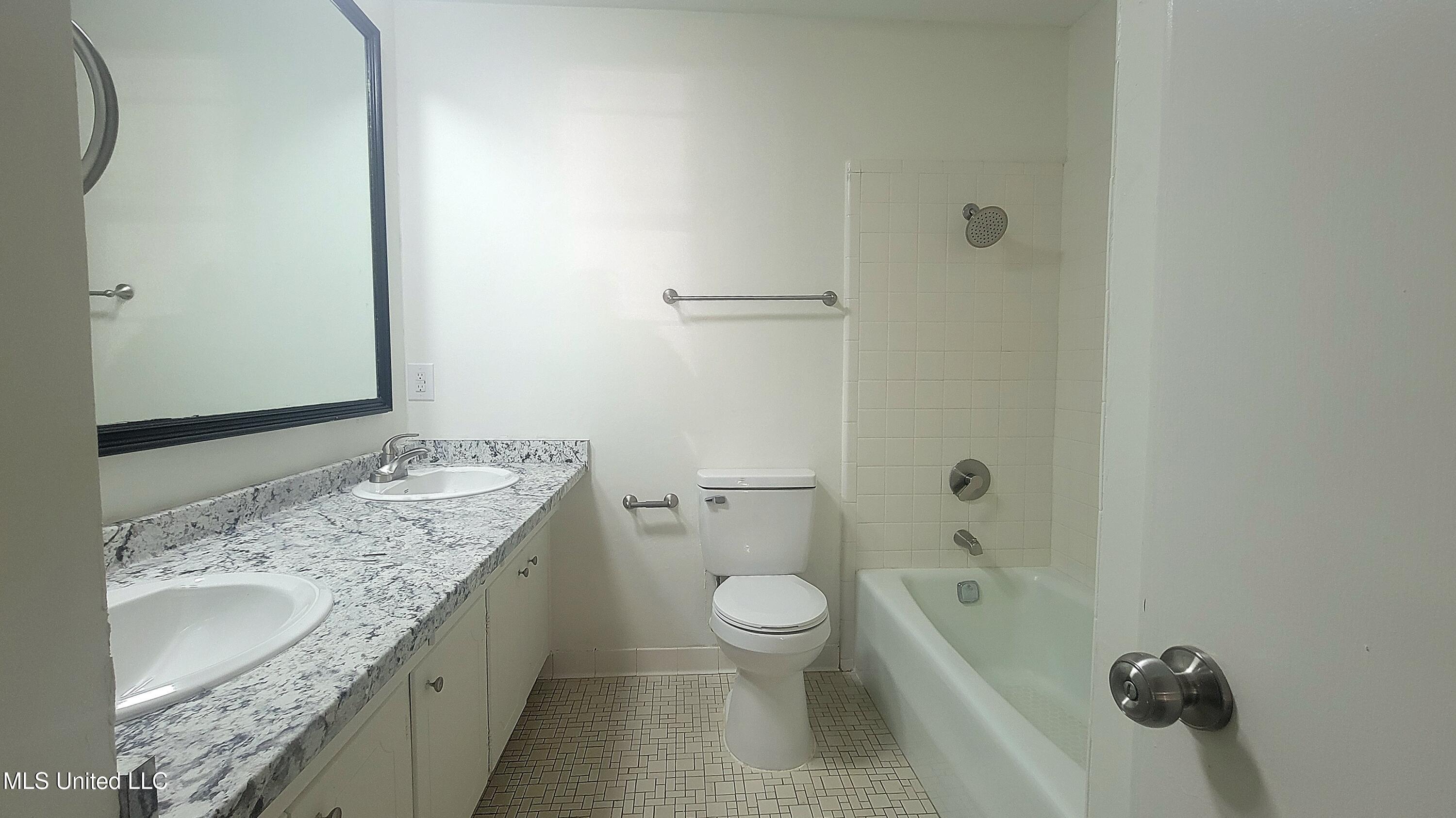 517 North Hills Street Meridian, MS 39305 - Photo 32 of 40 20251115_121630