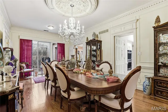 $1,300,000 | 11 Chatfield Place Road, Creve Coeur, MO 63141